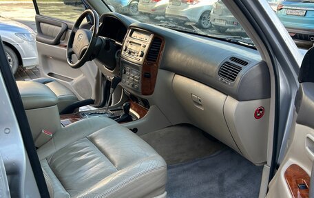 Toyota Land Cruiser 100 рестайлинг 2, 2006 год, 2 080 000 рублей, 6 фотография