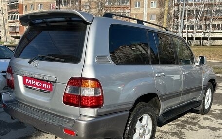 Toyota Land Cruiser 100 рестайлинг 2, 2006 год, 2 080 000 рублей, 3 фотография