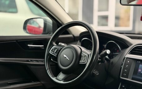 Jaguar XE I рестайлинг, 2015 год, 1 599 000 рублей, 14 фотография