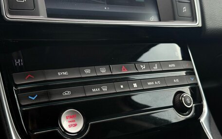 Jaguar XE I рестайлинг, 2015 год, 1 599 000 рублей, 21 фотография