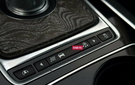 Jaguar XE I рестайлинг, 2015 год, 1 599 000 рублей, 23 фотография