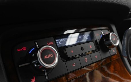 Volkswagen Touareg III, 2012 год, 3 049 000 рублей, 28 фотография