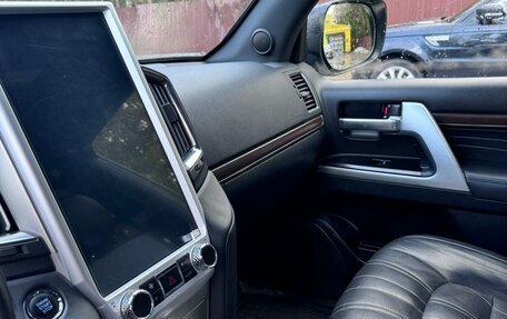 Toyota Land Cruiser 200, 2019 год, 7 499 000 рублей, 4 фотография