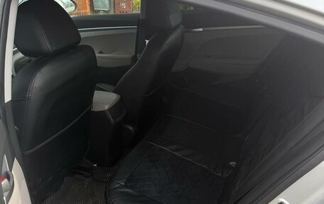 Hyundai Elantra VI рестайлинг, 2019 год, 1 600 000 рублей, 13 фотография