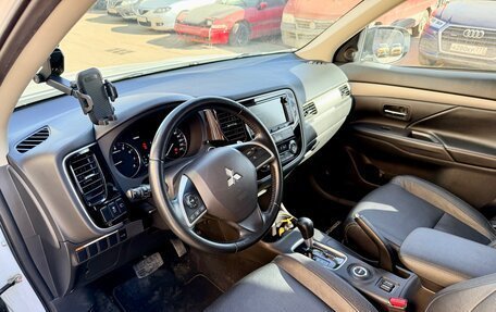 Mitsubishi Outlander III рестайлинг 3, 2014 год, 2 200 000 рублей, 9 фотография