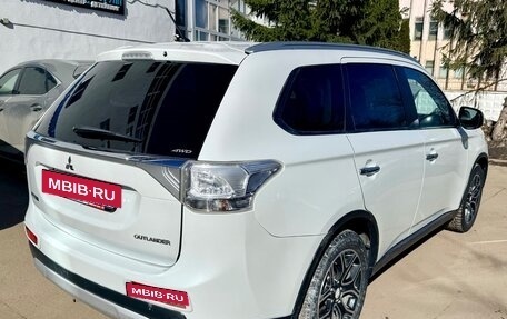 Mitsubishi Outlander III рестайлинг 3, 2014 год, 2 200 000 рублей, 3 фотография