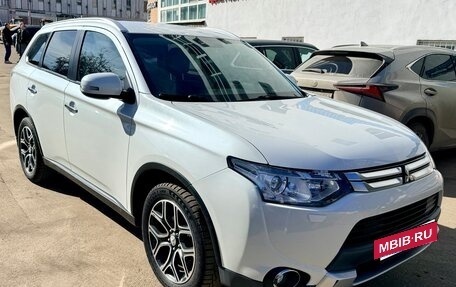 Mitsubishi Outlander III рестайлинг 3, 2014 год, 2 200 000 рублей, 5 фотография
