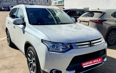 Mitsubishi Outlander III рестайлинг 3, 2014 год, 2 200 000 рублей, 7 фотография