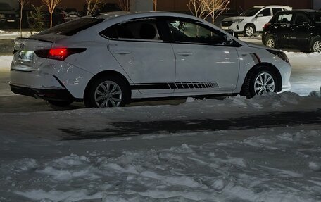 Hyundai Solaris II рестайлинг, 2021 год, 1 550 000 рублей, 14 фотография