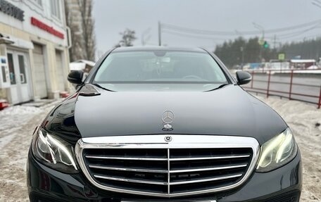 Mercedes-Benz E-Класс, 2020 год, 2 100 000 рублей, 1 фотография