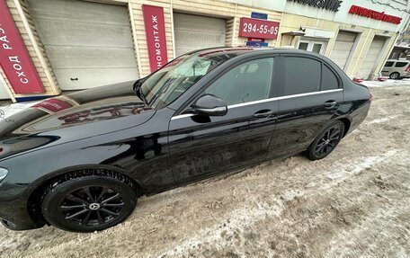 Mercedes-Benz E-Класс, 2020 год, 2 100 000 рублей, 5 фотография