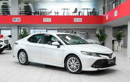 Toyota Camry, 2019 год, 2 450 000 рублей, 3 фотография