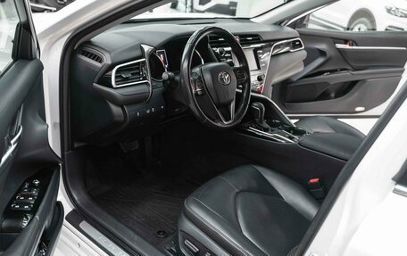 Toyota Camry, 2019 год, 2 450 000 рублей, 6 фотография