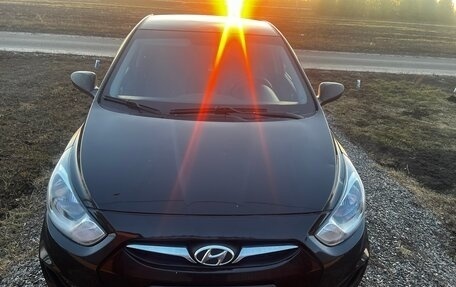 Hyundai Solaris II рестайлинг, 2012 год, 690 000 рублей, 1 фотография