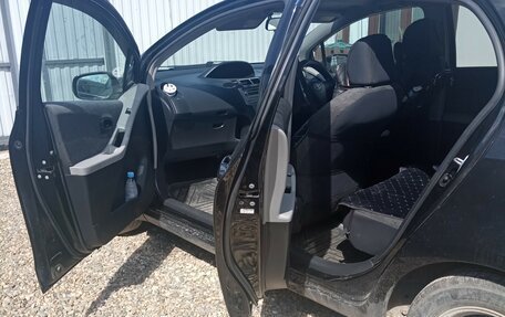 Toyota Vitz, 2010 год, 680 000 рублей, 7 фотография