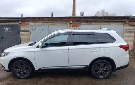 Mitsubishi Outlander III рестайлинг 3, 2019 год, 2 250 000 рублей, 5 фотография