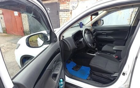 Mitsubishi Outlander III рестайлинг 3, 2019 год, 2 250 000 рублей, 12 фотография