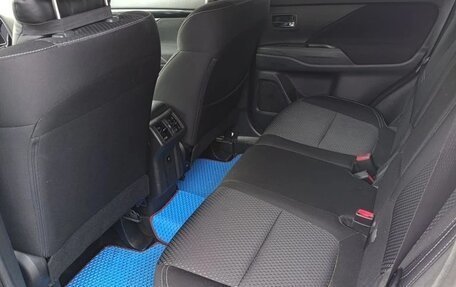 Mitsubishi Outlander III рестайлинг 3, 2019 год, 2 250 000 рублей, 11 фотография