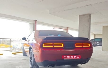 Dodge Challenger III рестайлинг 2, 2021 год, 4 350 000 рублей, 5 фотография