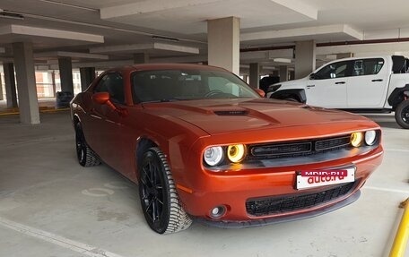 Dodge Challenger III рестайлинг 2, 2021 год, 4 350 000 рублей, 2 фотография