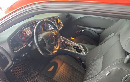 Dodge Challenger III рестайлинг 2, 2021 год, 4 350 000 рублей, 9 фотография