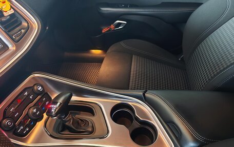 Dodge Challenger III рестайлинг 2, 2021 год, 4 350 000 рублей, 13 фотография