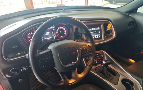 Dodge Challenger III рестайлинг 2, 2021 год, 4 350 000 рублей, 10 фотография