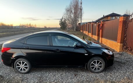 Hyundai Solaris II рестайлинг, 2012 год, 690 000 рублей, 3 фотография