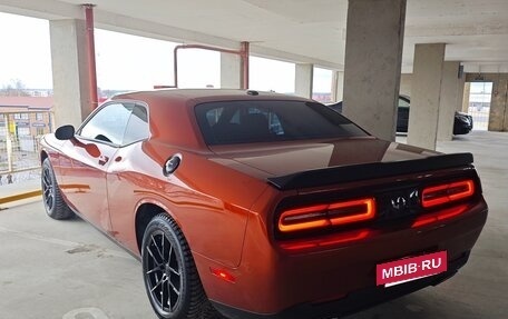 Dodge Challenger III рестайлинг 2, 2021 год, 4 350 000 рублей, 6 фотография