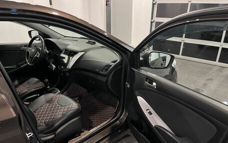 Hyundai Solaris II рестайлинг, 2015 год, 830 000 рублей, 26 фотография