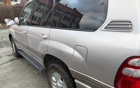 Toyota Land Cruiser 100 рестайлинг 2, 2004 год, 1 950 000 рублей, 3 фотография