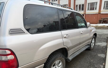 Toyota Land Cruiser 100 рестайлинг 2, 2004 год, 1 950 000 рублей, 5 фотография