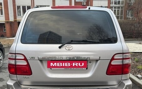 Toyota Land Cruiser 100 рестайлинг 2, 2004 год, 1 950 000 рублей, 2 фотография