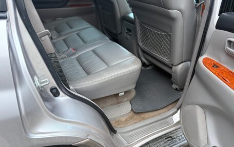 Toyota Land Cruiser 100 рестайлинг 2, 2004 год, 1 950 000 рублей, 13 фотография