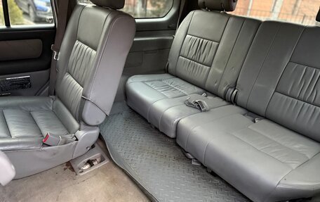 Toyota Land Cruiser 100 рестайлинг 2, 2004 год, 1 950 000 рублей, 8 фотография