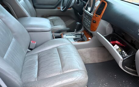 Toyota Land Cruiser 100 рестайлинг 2, 2004 год, 1 950 000 рублей, 12 фотография