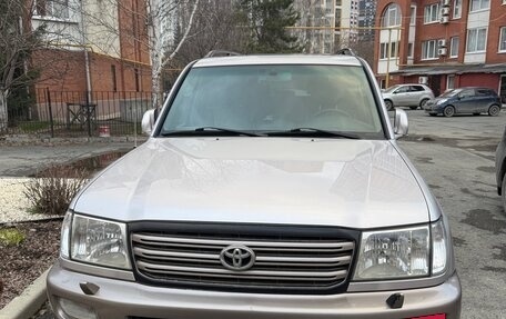 Toyota Land Cruiser 100 рестайлинг 2, 2004 год, 1 950 000 рублей, 14 фотография