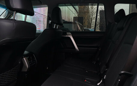 Toyota Land Cruiser Prado 150 рестайлинг 2, 2021 год, 6 900 000 рублей, 9 фотография