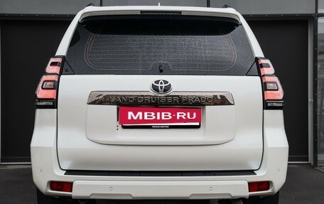 Toyota Land Cruiser Prado 150 рестайлинг 2, 2021 год, 6 900 000 рублей, 5 фотография