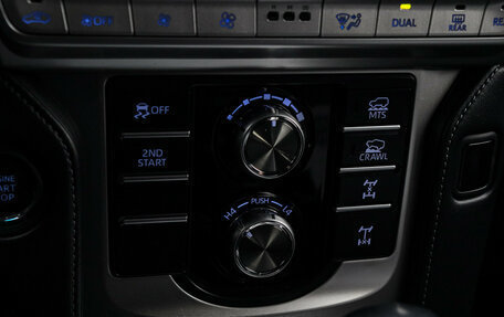 Toyota Land Cruiser Prado 150 рестайлинг 2, 2021 год, 6 900 000 рублей, 22 фотография