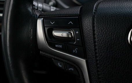 Toyota Land Cruiser Prado 150 рестайлинг 2, 2021 год, 6 900 000 рублей, 28 фотография