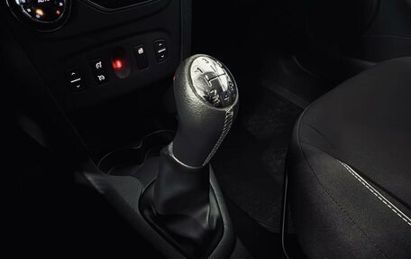 Renault Sandero II рестайлинг, 2019 год, 1 300 000 рублей, 12 фотография