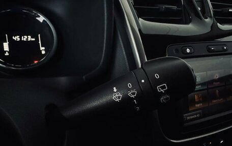 Renault Sandero II рестайлинг, 2019 год, 1 300 000 рублей, 15 фотография