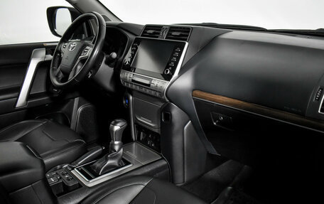 Toyota Land Cruiser Prado 150 рестайлинг 2, 2021 год, 6 300 000 рублей, 14 фотография