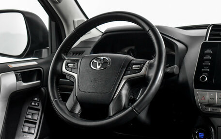 Toyota Land Cruiser Prado 150 рестайлинг 2, 2021 год, 6 300 000 рублей, 15 фотография