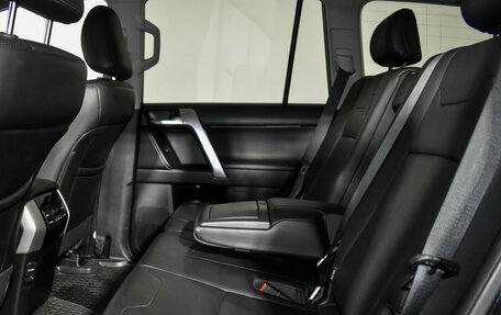 Toyota Land Cruiser Prado 150 рестайлинг 2, 2021 год, 6 300 000 рублей, 13 фотография