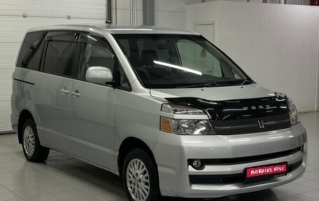 Toyota Voxy II, 2004 год, 999 000 рублей, 1 фотография