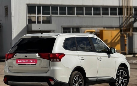 Mitsubishi Outlander III рестайлинг 3, 2016 год, 1 520 000 рублей, 2 фотография