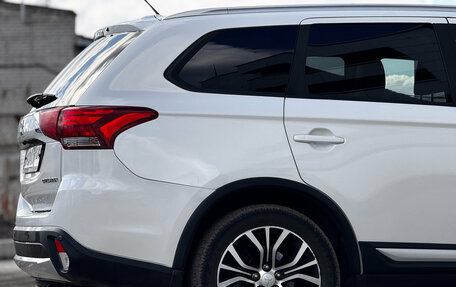 Mitsubishi Outlander III рестайлинг 3, 2016 год, 1 520 000 рублей, 8 фотография