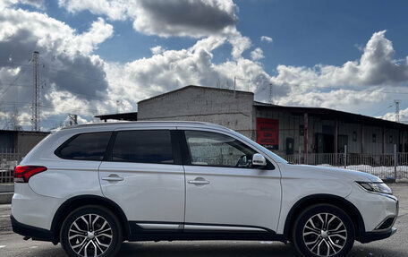 Mitsubishi Outlander III рестайлинг 3, 2016 год, 1 520 000 рублей, 11 фотография